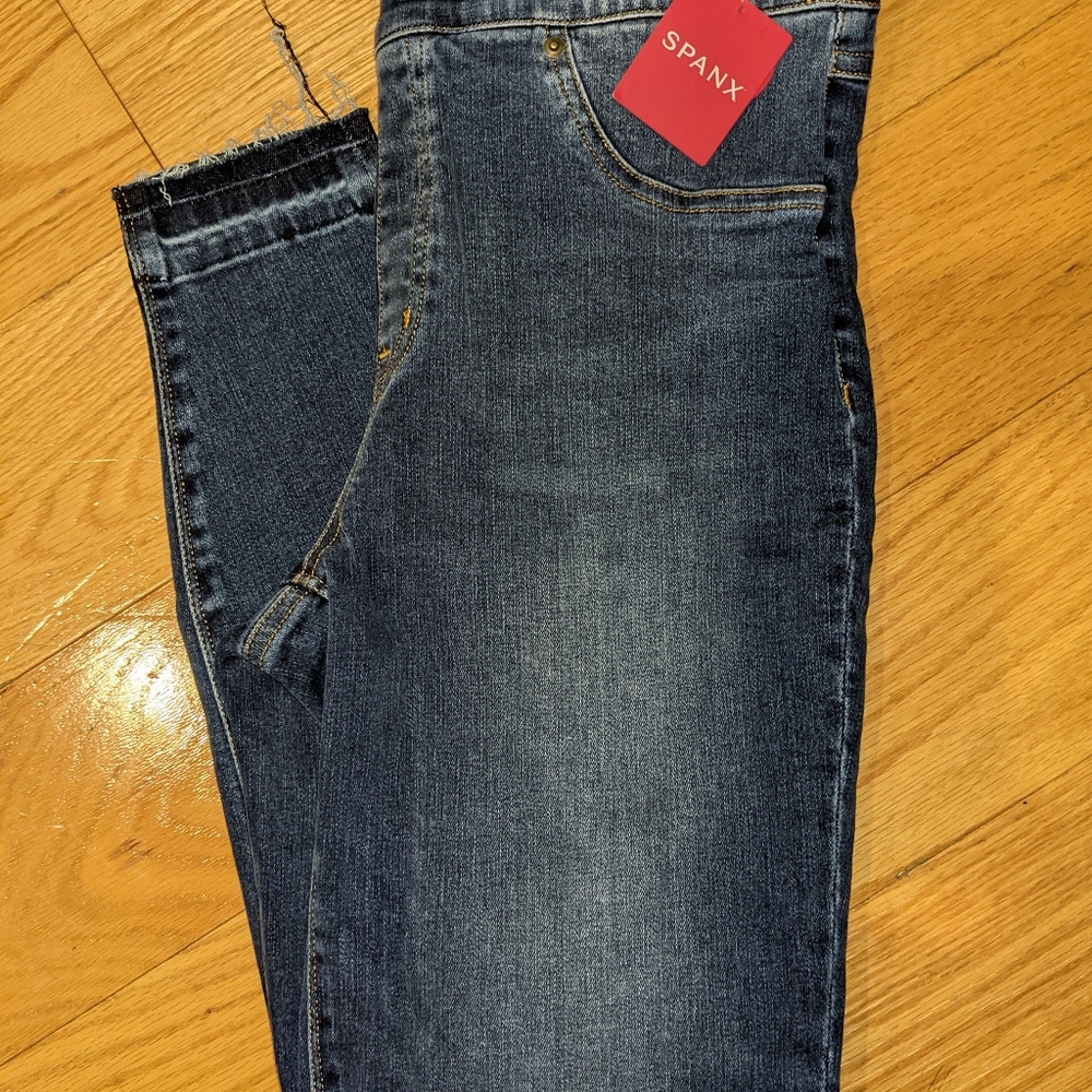 Spanx NWT distressed denim skinny jeans. Size:M